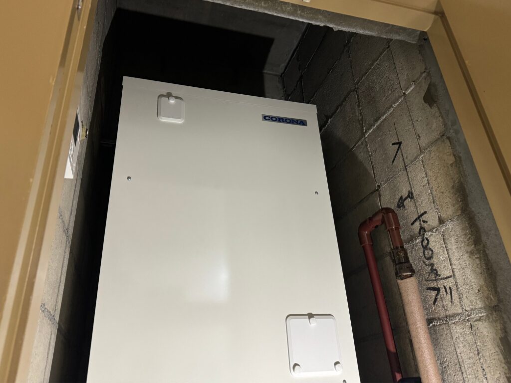 交換後の角型温水器